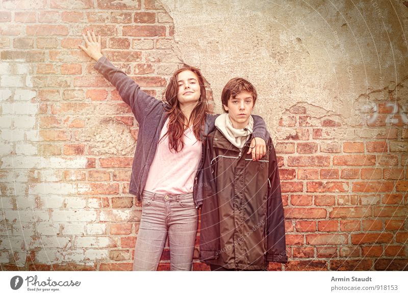 Portrait of two siblings Lifestyle Masculine Feminine Brothers and sisters Youth (Young adults) sleeves 2 Human being 13 - 18 years Child Wall (barrier)