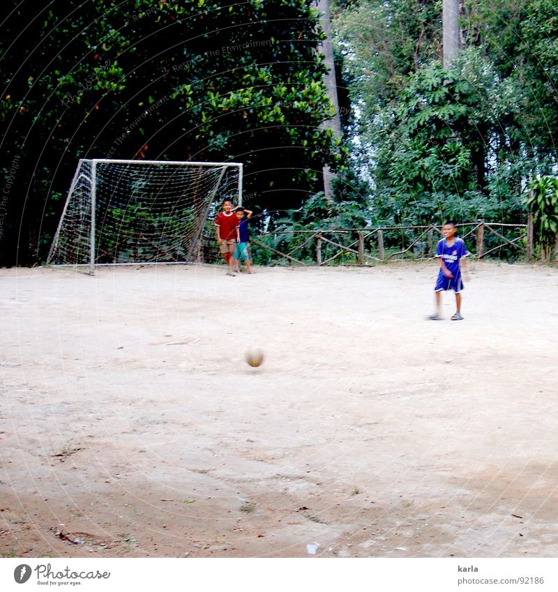 Want to play? Playing Shoot Boy (child) Leisure and hobbies Virgin forest Thailand Joy Sports Child Soccer Ball Gate Net fun