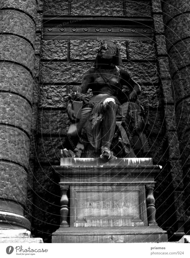 statue Statue Manmade structures Decline Museum Old Black & white photo