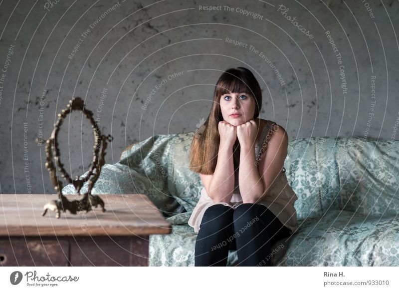 1000] - Test pattern Interior design Sofa Table Young woman Youth (Young adults) Human being 18 - 30 years Adults Wall (barrier) Wall (building) Hayloft