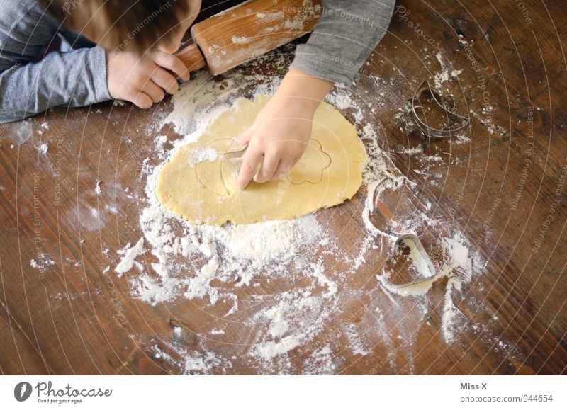 Hard working Food Dough Baked goods Nutrition Leisure and hobbies Playing Human being Child Toddler 1 1 - 3 years 3 - 8 years Infancy 8 - 13 years Delicious