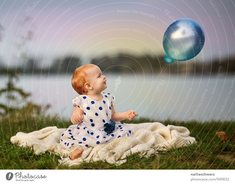 Girls and the balloon Human being Feminine Child Baby Toddler Infancy 1 0 - 12 months Nature Lakeside Pond Clothing Red-haired Balloon Observe Flying Illuminate