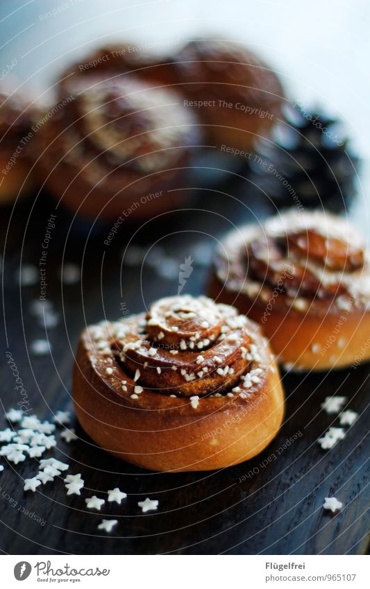 Cinnamon rolls To have a coffee Delicious cinnamon buns Baked goods Christmas & Advent Star (Symbol) Dish Cone Decoration Sugar Candy Table Wooden table Café
