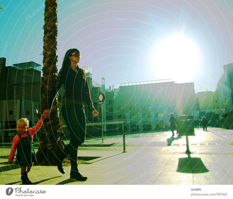 madre e hijo delante del macba de barcelona... Barcelona Mother Child Places To go for a walk Traffic infrastructure Love Museum Sun