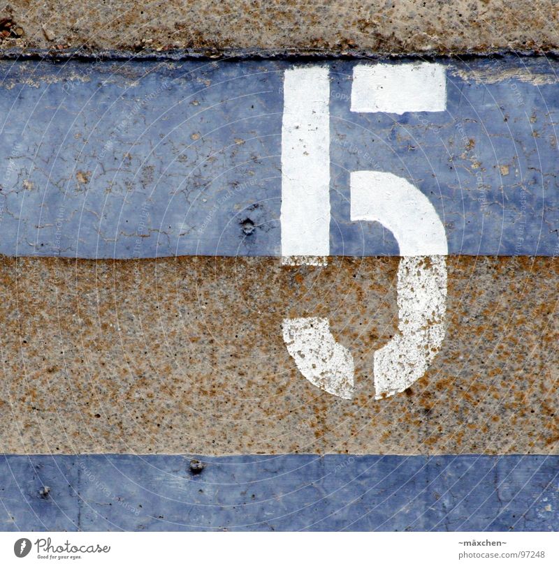 five, five, cinq, cinco, vijf,... 5 Digits and numbers White Brown Wall (barrier) Division Places Numbers Traffic infrastructure cinque &#960 &#941 &#957 &#964