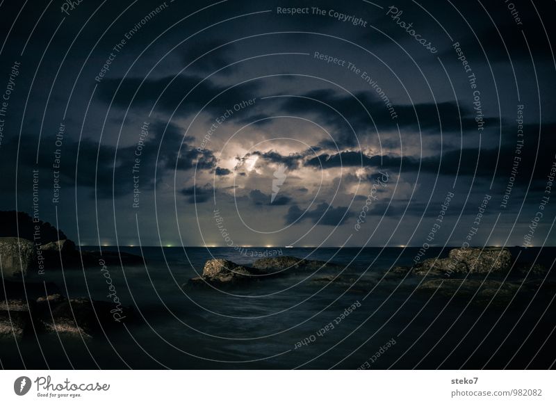 stationary speed camera Horizon Rain Thunder and lightning Rock Coast Ocean Indian Ocean Dark Far-off places Fresh Blue Black Apocalyptic sentiment Threat