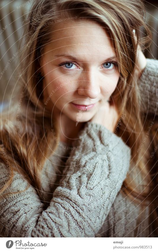 Malin Feminine Young woman Youth (Young adults) Face 1 Human being 18 - 30 years Adults Beautiful Cuddly Colour photo Interior shot Day Shallow depth of field