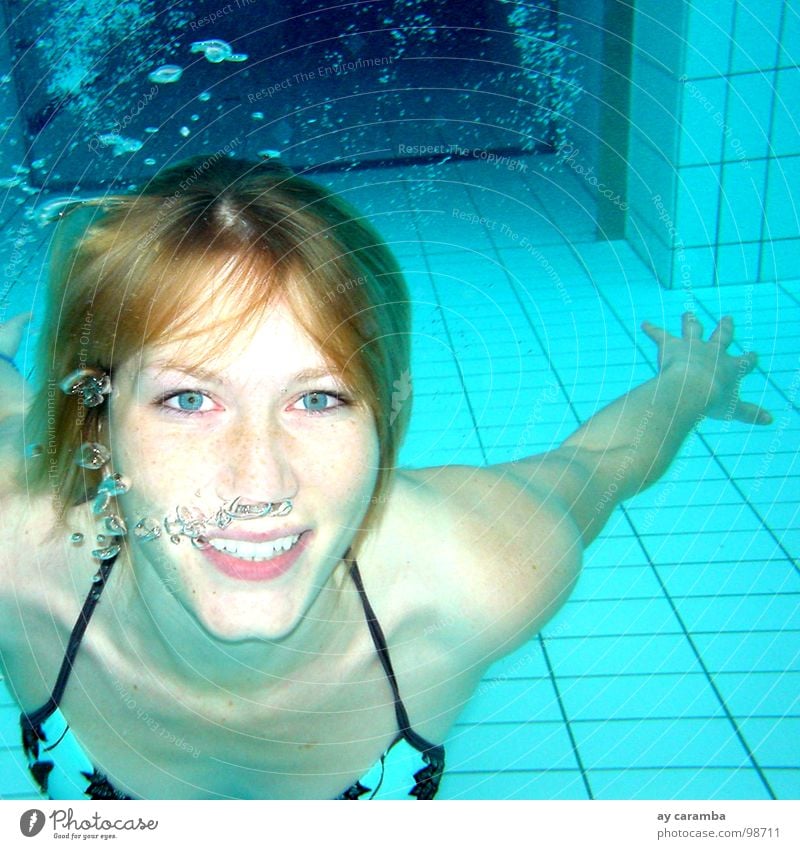 Isabell Swimming Dive Water Sweden Woman Blonde Blue Turquoise Joy Air bubble Underwater photo Bikini Summer växjö indoor swimming pools blue eyes
