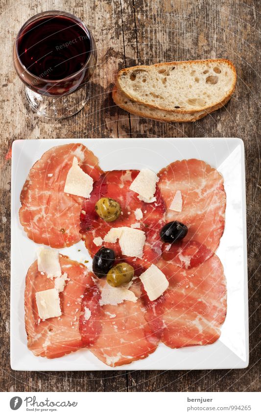 carpaccio Food Meat Dough Baked goods Lunch Dinner Wine Plate Healthy Good Red Antipasti Parmesan Snack Gourmet Baguette Bresaola Cheese Olive Raw Slice Bread