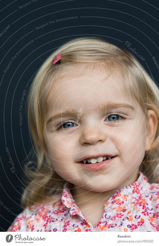 quite well-behaved Child Girl Toddler Sweet Cute Kindergarten Boy (child) Happiness Recklessness Portrait photograph Small Facial expression Hair barrette Funny