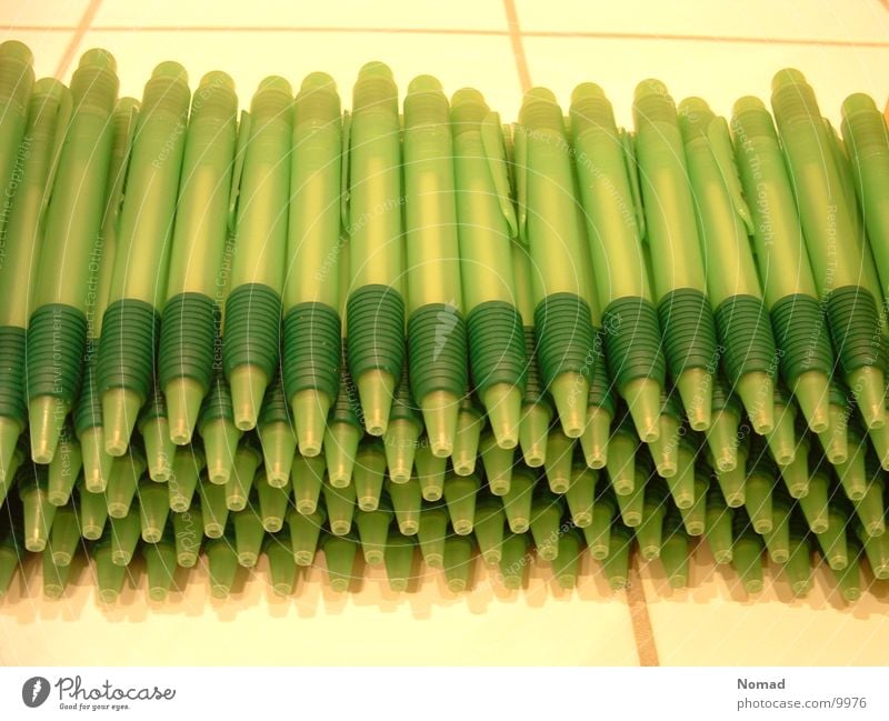 100 green kullis. Ballpoint pen Green White Flow Bathroom
